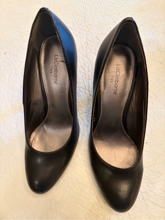 Liz Claiborne Shoes - Liz Claiborne Black Leather Pointed Pumps with Stiletto Heel Never Worn!